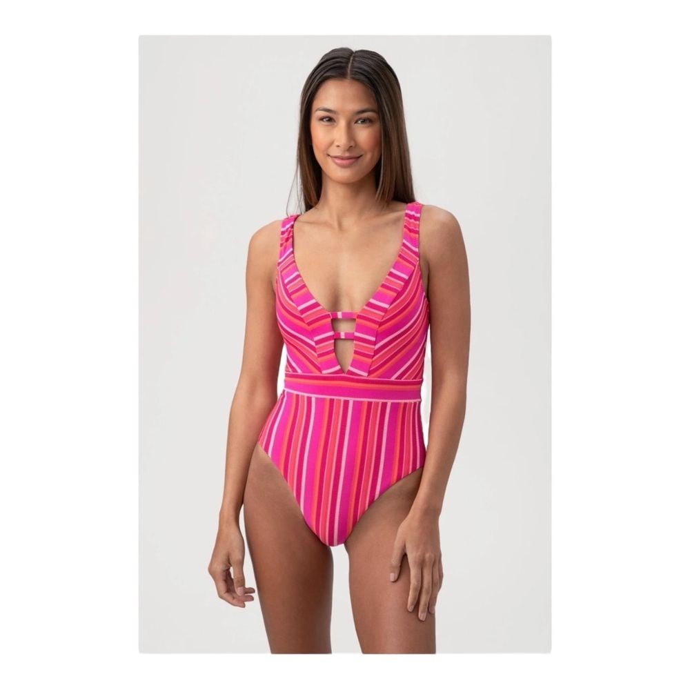 Trina Turk Swim Trina Turk Marai Plunge One Piece
Swimsuit NWOT